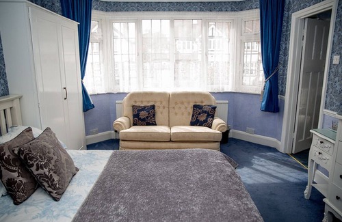 Arnos Grove Bed & Breakfast | Bay Tree House B&B