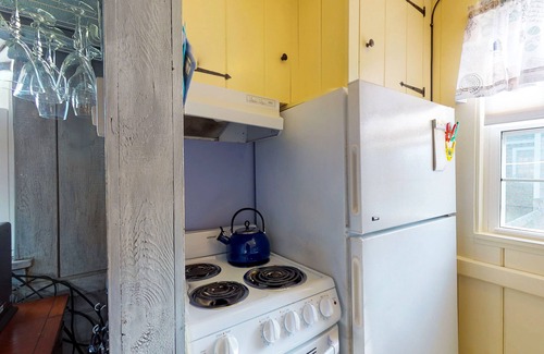 Barnstable Cottage | Bay view cottage w/deck, gas grill & great view - steps to private beach