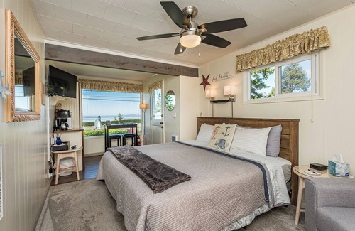 Sequim Bed & Breakfast | Bay View Room - King, Water view, Jetted tub