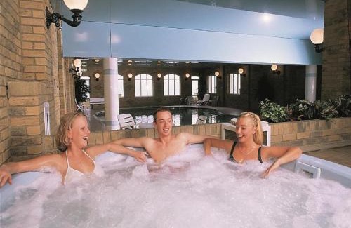 Sandown Hotel | Bay View - Seafront, Sandown - RETURN CAR FERRY FROM 92 POUNDS