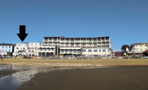 Sandown Hotel | Bay View - Seafront, Sandown - RETURN CAR FERRY FROM 92 POUNDS