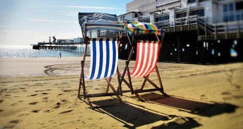 Sandown Hotel | Bay View - Seafront, Sandown - RETURN CAR FERRY FROM 92 POUNDS