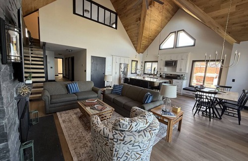 Northern Wisconsin Apartment | Bayfield on the Lake - 4 Bedroom Waterfront Condo