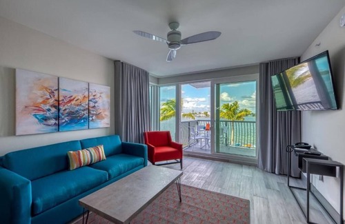 Treasure Island Hotel | Bayfront Charm in Treasure Island – 3 Stylish Suites Close to the Sand