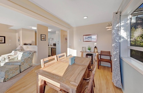 Newport Condo | Bayfront Condo with Spectacular Views & a Shared Gym