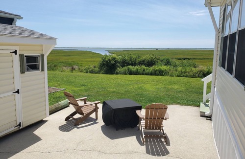 Berlin House | Bayfront cottage offers amazing views of the water and Assateague Island