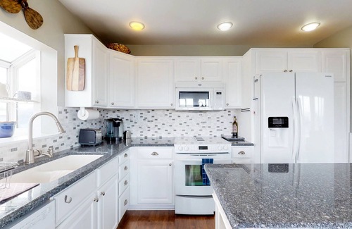 Westport House | Bayfront guest house - amazing view of Westport Marina, near Float 3 & museum
