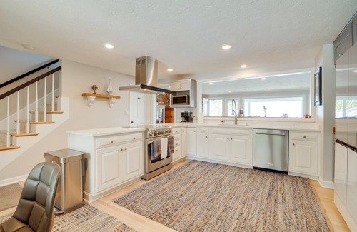 Plymouth House | Bayfront Home w/Deck - 4 Mi to Downtown Plymouth!