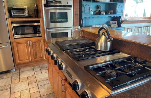 Gulf Breeze House | Bayfront Lodge-Beautiful & Unique East Bay Retreat