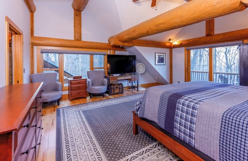 Lake Lure Cabin | BayKnot Lodge - Dog Friendly, Rumbling Bald Resort, Mountain Privacy, 4 bedrooms