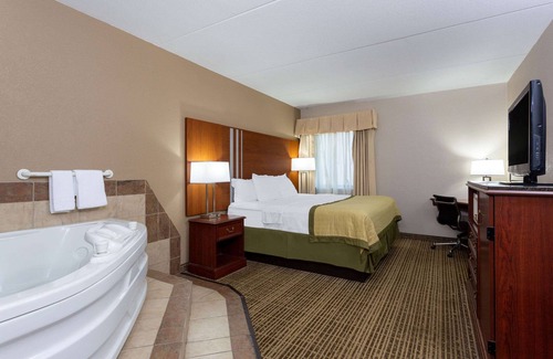 Elkhart Hotel | Baymont by Wyndham Elkhart