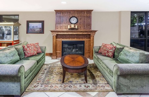 Elkhart Hotel | Baymont by Wyndham Elkhart