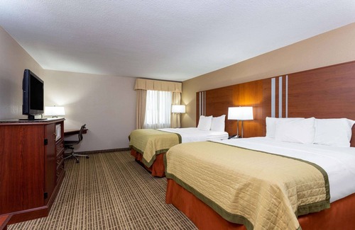 Elkhart Hotel | Baymont by Wyndham Elkhart
