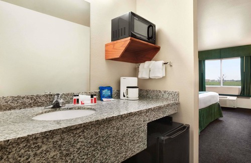 Fremont Hotel | Baymont by Wyndham Fremont