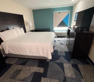 Iowa Hotel | Baymont by Wyndham Iowa Lake Charles