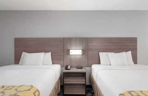 Tillmans Corner Hotel | Baymont by Wyndham Mobile/Tillmans Corner