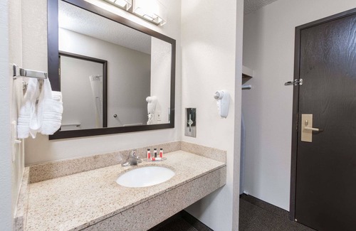 Pierre Hotel | Baymont by Wyndham Pierre