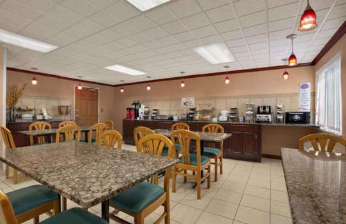 Sullivan Hotel | Baymont by Wyndham Sullivan