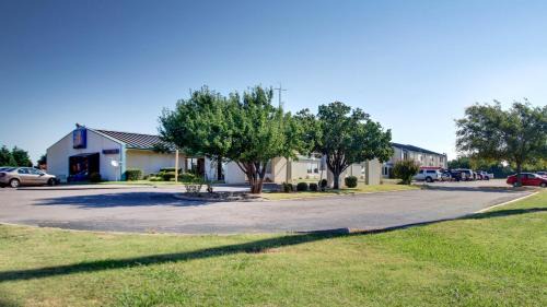 Shawnee Hotel | Baymont Inn & Suites Shawnee
