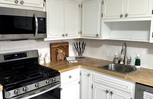 Constable Hook Apartment | Bayonne Oasis: Welcoming Family Space