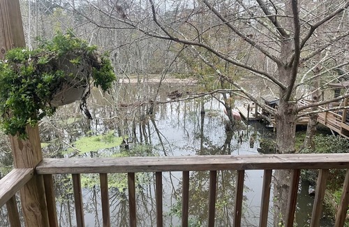 Slidell House | Bayou canal spacious 5-bedrm house, 1 acre Slidell, AC, WiFi