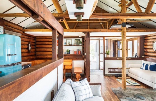 Suttons Bay Cottage | Bayshore Boathouse-Waterfront home on West Bay
