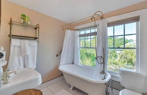 Historic Old Northeast Bed & Breakfast | Bayshore Room at ONE Inn, near Downtown St. Pete: Ideal for all guests