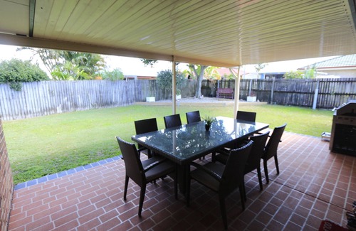 Rothwell House | Bayside Bliss 8-Sleeper Family escape. Pet Friendly!