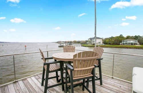 Clear Lake Shores House | Bayside Retreat! Bring your boat, private boat ramp at this fabulous bayfront home!
