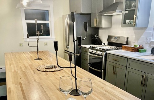 Searsport House | Bayside Stylishly Appointed & Spacious Portwalk of Searsport