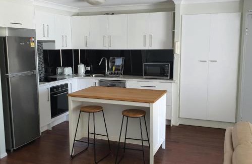 Runaway Bay Apartment | Bayview Bay Apartments and Marina