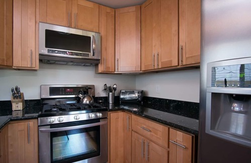 Monterey House | Bayview Cottage - Monterey House - Walk to Cannery Row