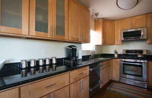 Monterey House | Bayview Cottage - Monterey House - Walk to Cannery Row