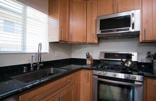 Monterey House | Bayview Cottage - Monterey House - Walk to Cannery Row