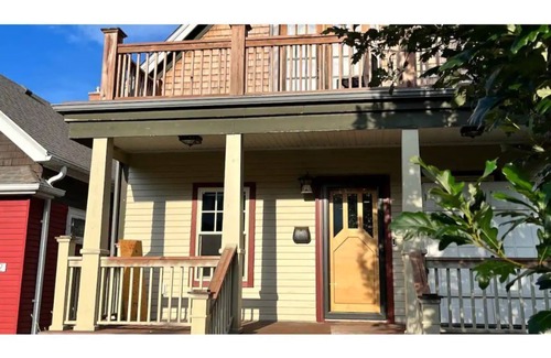 Bay View House | Bayview Jewel! 3 bdr, 2 bath powered by *Solar*
