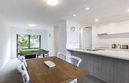 Lorne Apartment | Bayview Number Two - Classic Coastal Escape For Your Pet Too!