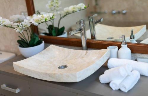 Bayview Apartment | Bayview Paradise with Private Pool-Marina Deck