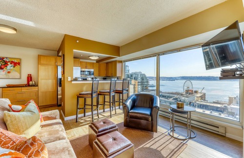 Downtown Seattle Condo | Bayview suite w/great views, walk score of 100 & shared indoor pool & hot tub