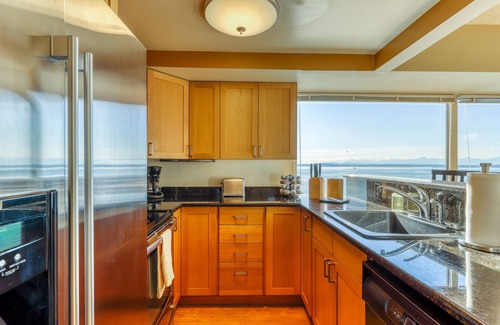 Downtown Seattle Condo | Bayview suite w/great views, walk score of 100 & shared indoor pool & hot tub