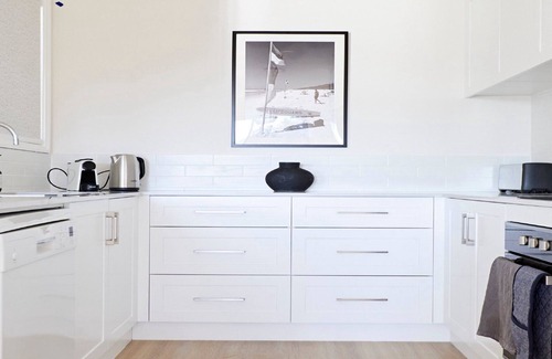 Killcare Heights Apartment | Bayviews, Pool and Amazing Sunsets
