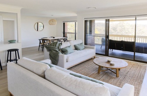 Killcare Heights Apartment | Bayviews, Pool and Amazing Sunsets