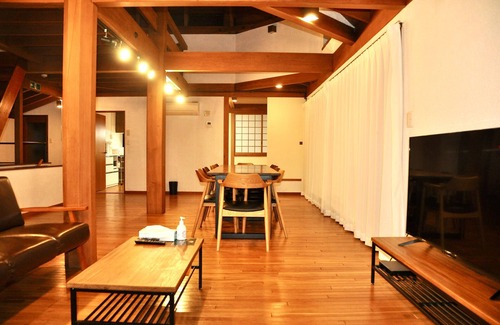 Atami Villa | BBQ available for 4-15 persons / 10 min. drive from Atami station / Stylish rental villa (WI-FI)