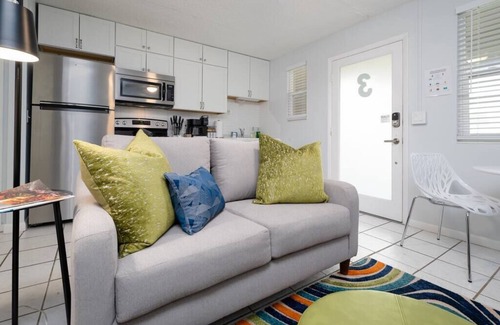 Jacksonville Beach Apartment | Be A Nomad | Lovely 1br apt | 1.5 blks to beach