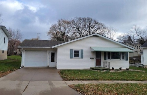 Washington House | Be at Home in Washington, Iowa