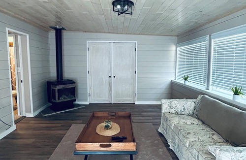 Caseville Cottage | Beach Access - 2-bedroom cottage in beautiful Oak Pointe, Caseville