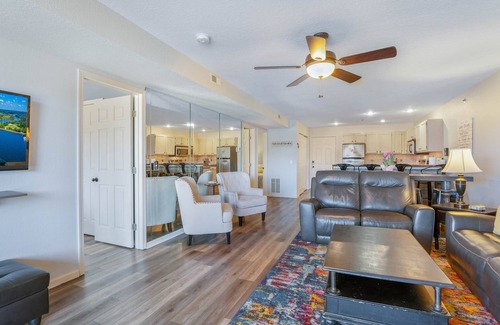 Osage Beach Condo | Beach Access※ Boat slip※pool access※ high speed internet ※Lakefront/Balcony