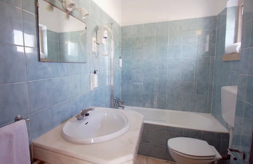 Praia das Macas House | Beach Adventures! Pet-friendly, Few Minutes’ Drive from Monserrate Palace!