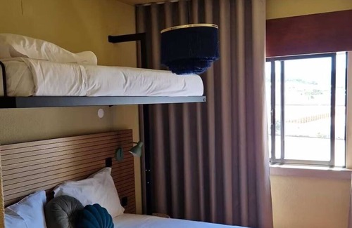 Praia das Macas House | Beach Adventures! Pet-friendly, Few Minutes’ Drive from Monserrate Palace!