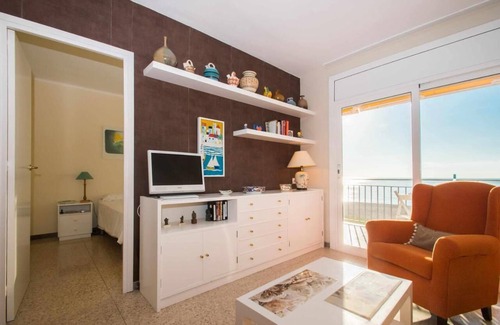 Canet de Mar Apartment | Beach Apartment in Maresme with terrace