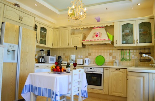 Maleme Villa | Beach at 400mt★ Walk to Taverna & Grocery★ Seaview